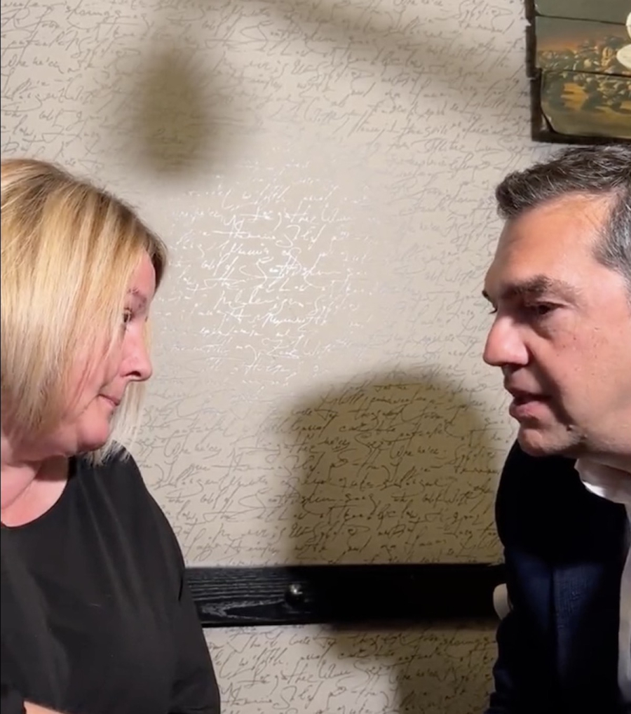 «Απαγορευμένη λέξη τα Τέμπη»: Ο Τσίπρας συναντήθηκε με μητέρα θύματος (Βίντεο)