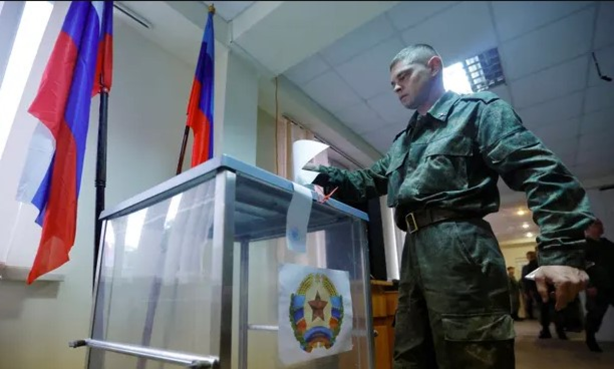 Ουκρανία: Ξεκίνησαν τα δημοψηφίσματα σε περιοχές υπό την κατοχή των Ρώσων - Καταδικάζει το Κίεβο
