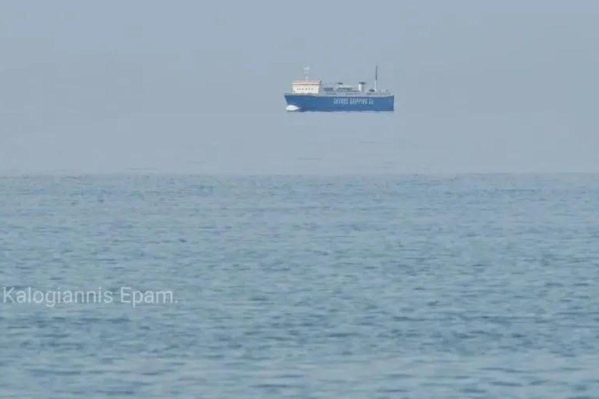 Εύβοια: Το φαινόμενο Fata Morgana ανοιχτά της Κύμης έκανε το πλοίο ιπτάμενο (εικόνες)