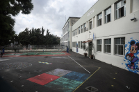 Τρόμος σε σχολείο στον Βύρωνα: Επιδειξίας μπήκε στις τουαλέτες με κατεβασμένο παντελόνι