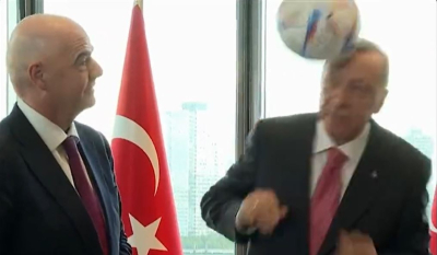 Σόου Ερντογάν: Η… κεφαλιά με την μπάλα που του δώρισε ο πρόεδρος της FIFA
