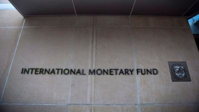 Μειώσεις στο Δημόσιο και στις συντάξεις ζητάει το ΔΝΤ