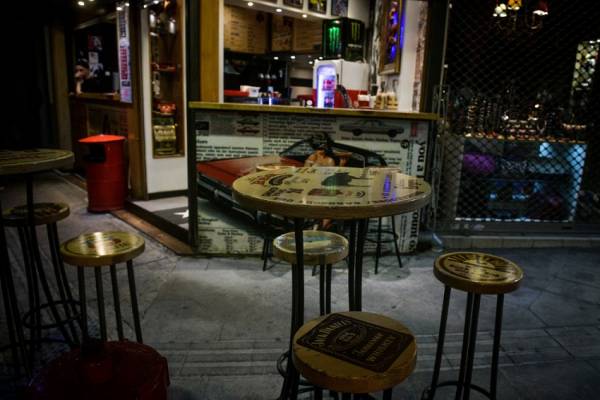 Νέα μέτρα: Τι αλλάζει σε μπαρ, beach μπαρ και κέντρα διασκέδασης