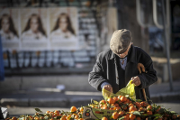 Ακρίβεια: Ποια είδη πρώτης ανάγκης «κόβουν» οι Έλληνες για να βγει ο μήνας
