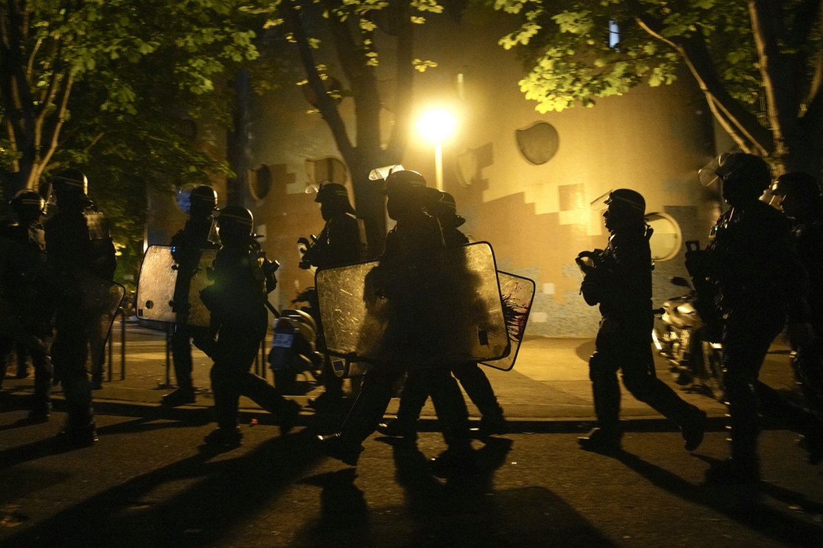 Γαλλία: Η 5η νύχτα με έκτακτα μέτρα - Ανήλικοι το 30% των συλληφθέντων - Αγωνιά για νέα επεισόδια