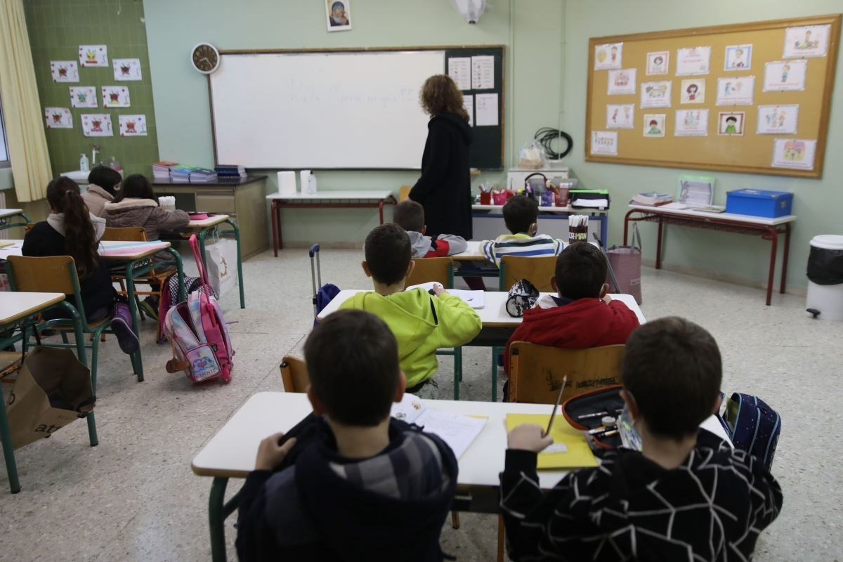 Υπουργείο Παιδείας: Προϋπόθεση η αξιολόγηση για τη μονιμοποίηση των εκπαιδευτικών