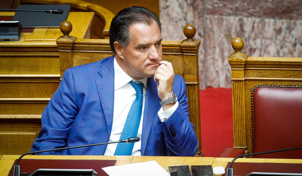 Γεωργιάδης: «Δεν καταργείται το πενθήμερο» - Τι είπε για το πιθανό «πάγωμα» των τριετιών από το 2027