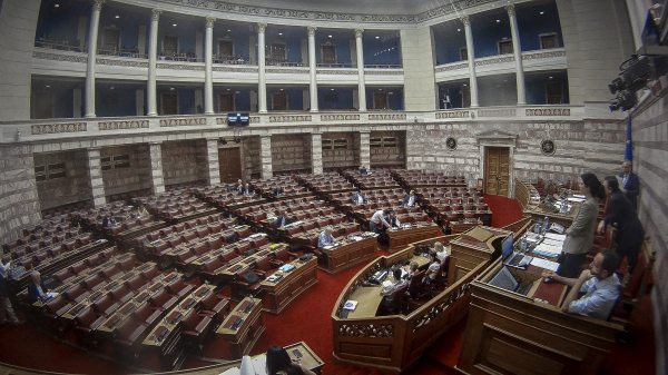 Βουλή: Κατατέθηκε τροπολογία για την επιτάχυνση των διαδικασιών απονομής συνάξεων