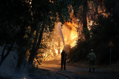 Φωτιά στην Αττική - Τραγική εξέλιξη: Πέθανε εθελοντής πυροσβέστης