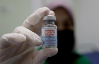 Εμβόλιο Moderna: Μπέρδεμα στη Δανία, κανονικά στους κάτω των 18 ετών