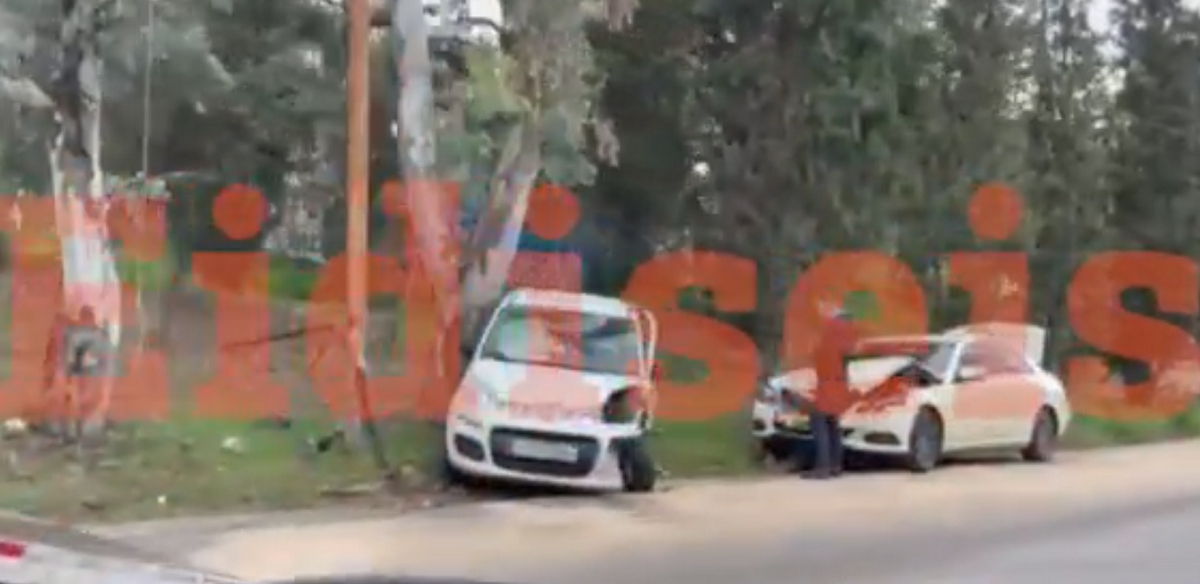 Τροχαίο ατύχημα στο νεκροταφείο Καισαριανής - Ενεπλάκησαν τρία ΙΧ (βίντεο)