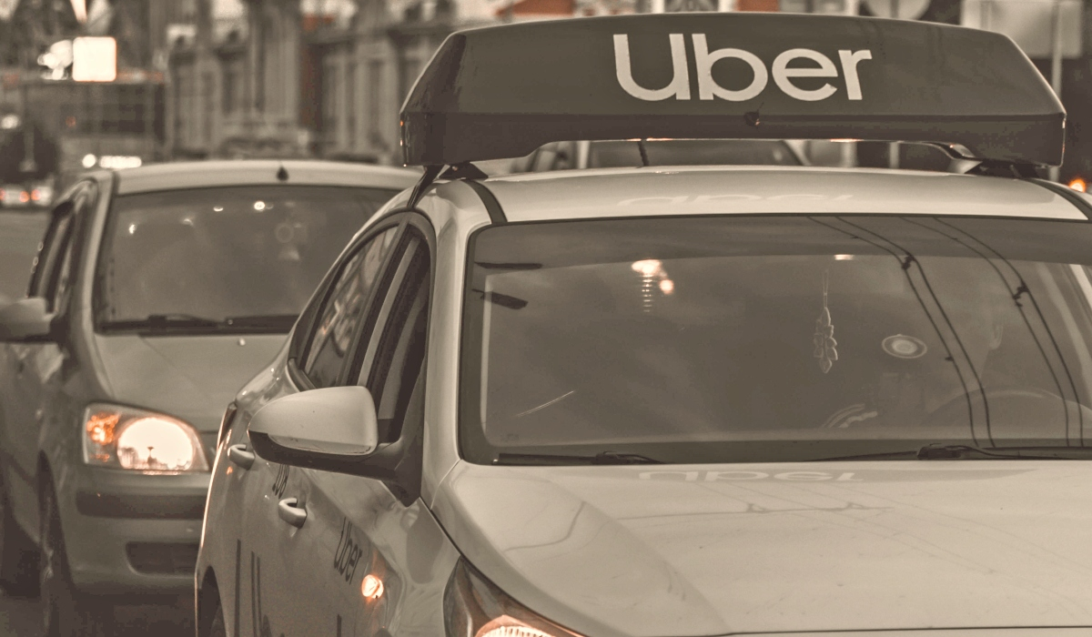 Πρωτοσέλιδο το σκάνδαλο Uber στα ΜΜΕ όλου του κόσμου - Σιγή ασυρμάτου στην Ελλάδα (εικόνες)