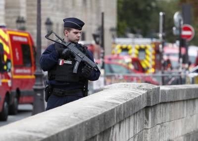 Συναγερμός στο Παρίσι: Τηλεφώνημα για βόμβα στην Αψίδα του Θριάμβου