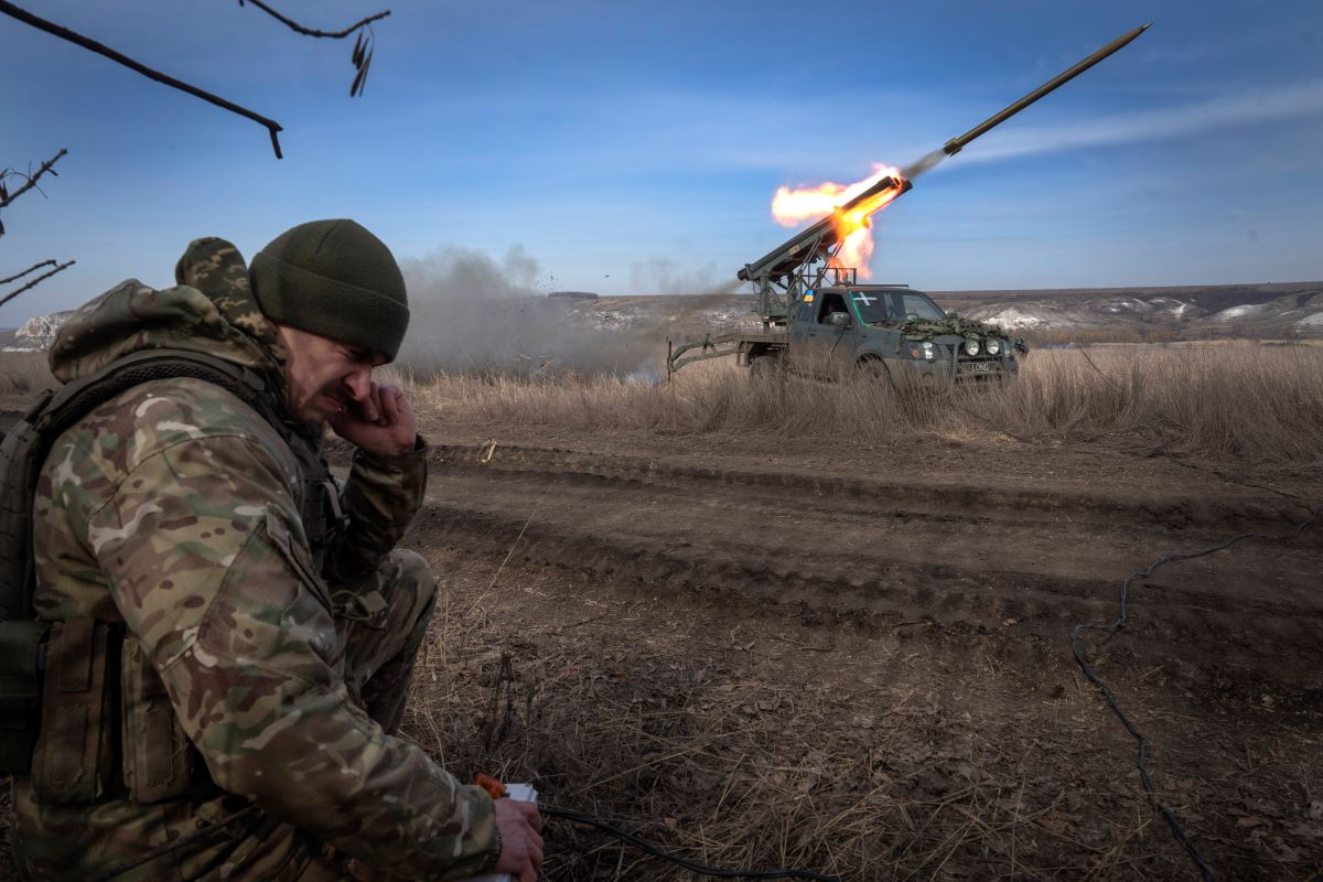 «Ταμείο όπλων» 11 δισ. για την Ουκρανία άνοιξε η Ευρώπη: Οι διαμάχες και το παρασκήνιο