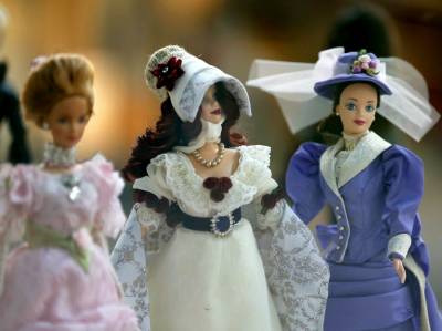 Η κούκλα Barbie γίνεται σήμερα 60 ετών