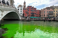 Το μυστήριο λύθηκε: Ανακάλυψαν γιατί «βάφτηκε» πράσινο το Μεγάλο Κανάλι της Βενετίας