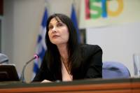 Παραιτείται από υπουργός Τουρισμού η Ελενα Κουντουρά