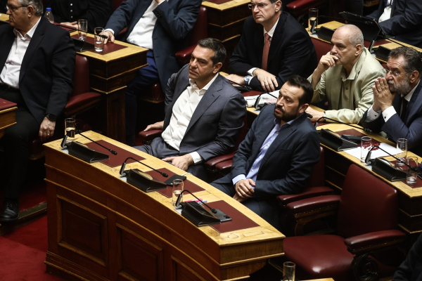 Στη Βουλή ο Αλέξης Τσίπρας για την ομιλία Φάμελλου (Εικόνες)