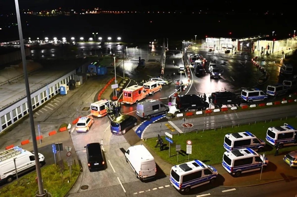 Αμβούργο: Συνεχίζονται οι διαπραγματεύσεις με τον ένοπλο που κρατά όμηρο το παιδί του στο αεροδρόμιο