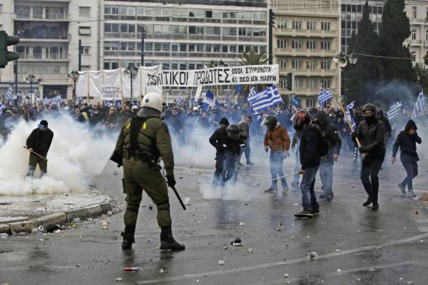 Αστυνομία: Ηταν αναγκαία η χρήση δακρυγόνων στο συλλαλητήριο