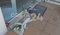 Γυναικοκτονία στο Ρέθυμνο: Λουλούδια και κεριά έξω από το φαρμακείο της 56χρονης - Την Τρίτη η κηδεία της
