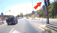 Αγροτικό παραβίασε κόκκινο φανάρι στο Ηράκλειο με ιλιγγιώδη ταχύτητα