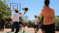 Τα δεξιά τρολ φοβήθηκαν τον Τσίπρα που έπαιζε μπάσκετ - Βίντεο κατέβηκε από το Tik tok