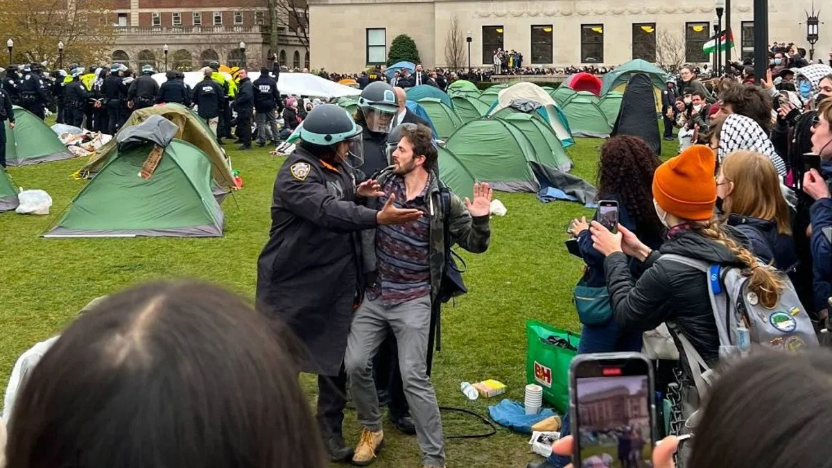 Νέα Υόρκη: Εισβολή της αστυνομίας στο Πανεπιστήμιο Κολούμπια - Διέλυσαν διαδήλωση για την Παλαιστίνη