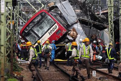Ιαπωνία: Ένας νεκρός και 34 τραυματίες σε σύγκρουση τρένου με φορτηγό στη Γιοκοχάμα