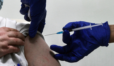 Κολλάει κορονοϊό ο εμβολιασμένος τον ανεμβολίαστο; - Νέα επιστημονική απάντηση