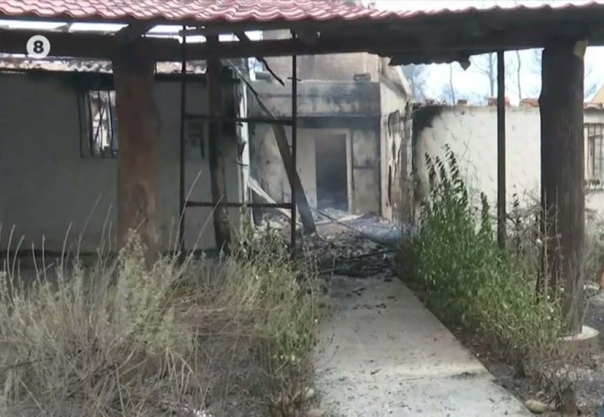 Εύβοια: Κάηκε το σπίτι του τραγουδοποιού Κώστα Χατζή στο Καστρί (βίντεο)