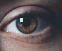 Τα πρώτα σημάδια της νόσου Αλτσχάιμερ μπορεί να εμφανιστούν στα μάτια - Τι δείχνει νέα μελέτη