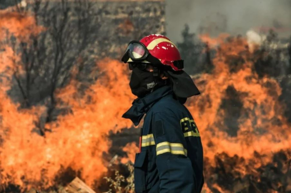 Φωτιές: Ενημέρωση της Πυροσβεστικής για τα πύρινα μέτωπα