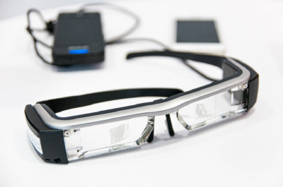 Facebook: «Έξυπνα γυαλιά» υπόσχονται «τηλεμεταφορά» μέχρι το 2030