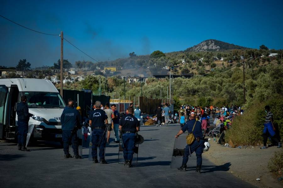 Φωτιά στη Μόρια: Κυβερνητικό κλιμάκιο μεταβαίνει στη Λέσβο - Συνέντευξη Τύπου το απόγευμα