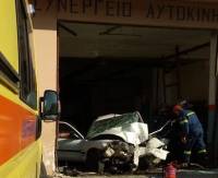 Τροχαίο δυστύχημα στην Πάτρα: ΙΧ αυτοκίνητο «εισέβαλε» σε συνεργείο