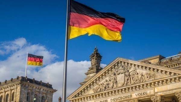 Γερμανία: Μέσα στον Μάιο θα ανοίξουν όλα τα καταστήματα και τα σχολεία