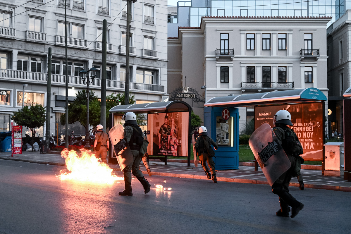 Επεισόδια στην Αθήνα στο συλλαλητήριο για το ναυάγιο στην Πύλο (Φώτο)