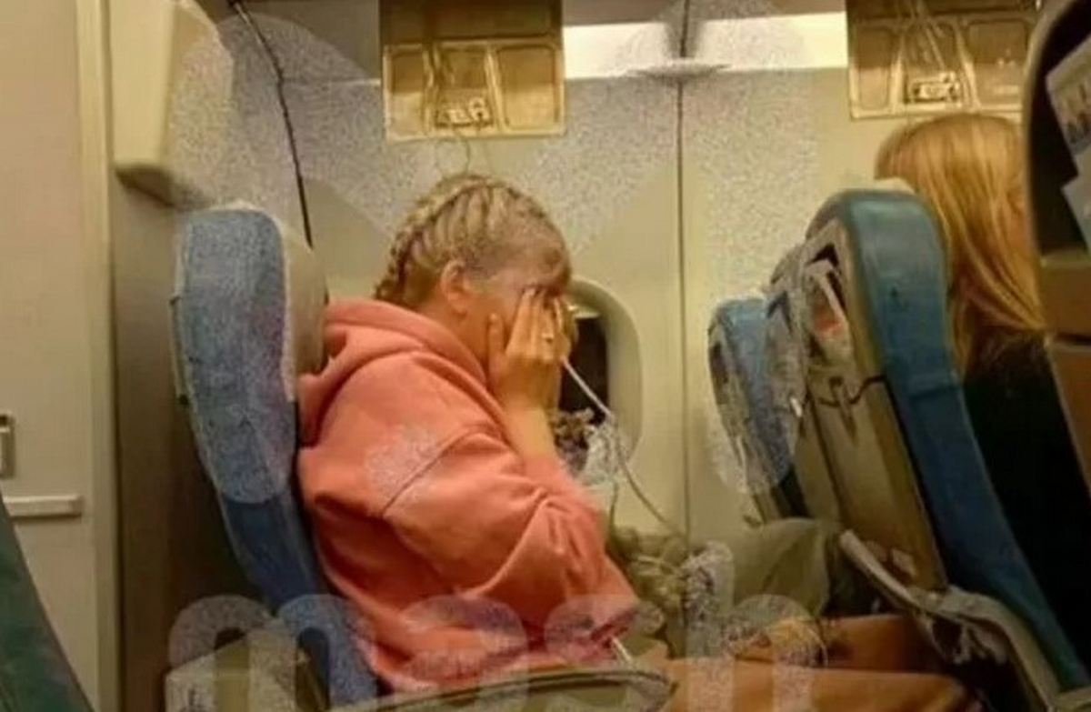 Πτήση τρόμου προς την Αγία Πετρούπολη: Επιβάτες προσεύχονται, παιδιά ουρλιάζουν όταν πέφτουν οι μάσκες οξυγόνου