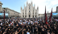 Κηδεία Μπερλουσκόνι: Η Ιταλία λέει «Ciao Silvio» - Κοσμοσυρροή στο Μιλάνο (LIVE)