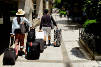 Τέλος η καραντίνα για τους Βρετανούς τουρίστες που επιστρέφουν από Ελλάδα