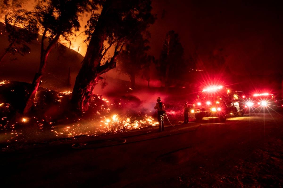 ΗΠΑ: Κατασβέστηκε, μετά από 2 βδομάδες, η μεγάλη φωτιά στην Καλιφόρνια
