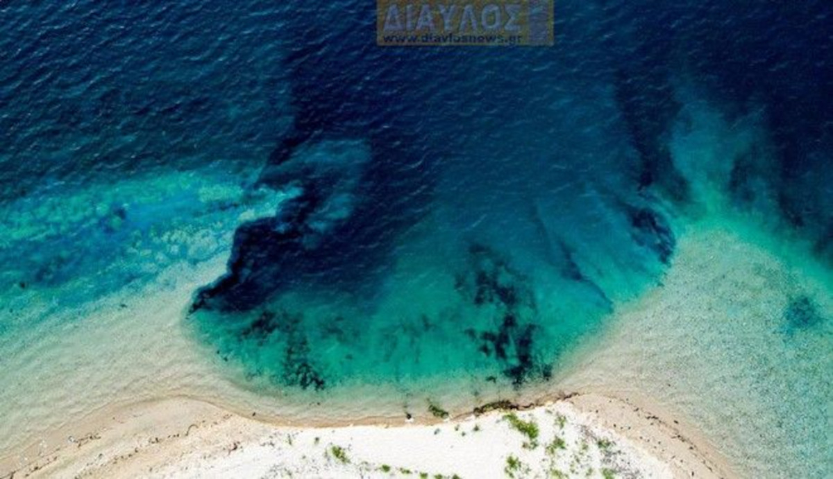 Εύβοια: Απαγορεύτηκε το κολύμπι στην παραλία που βυθίστηκε από τον σεισμό