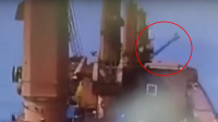 Ερυθρά Θάλασσα: Βίντεο ντοκουμέντο από τη στιγμή που οι Χούθι χτυπάνε ελληνόκτητο πλοίο