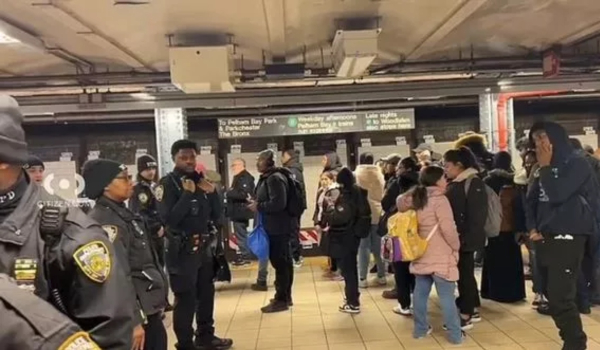 Σοκαριστική επίθεση στη Νέα Υόρκη: Τον έσπρωξε την ώρα που περνούσε το μετρό και τον σκότωσε