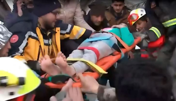 Σεισμός στην Τουρκία: Συγκλονίζουν οι άνδρες της ΕΜΑΚ - Πώς έσωσαν 6χρονη