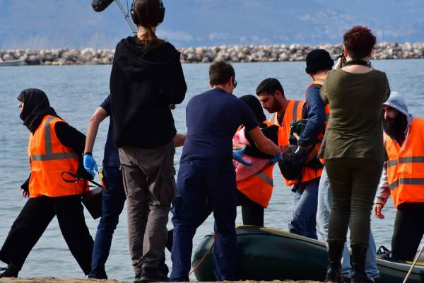 Εκατοντάδες πρόσφυγες αποβιβάστηκαν το τελευταίο 24ωρο σε ελληνικά νησιά