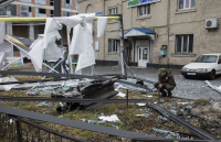 Πόλεμος στην Ουκρανία: Δεκάδες νεκροί, εκατοντάδες τραυματίες, χιλιάδες ξεριζωμένοι την πρώτη μέρα της εισβολής
