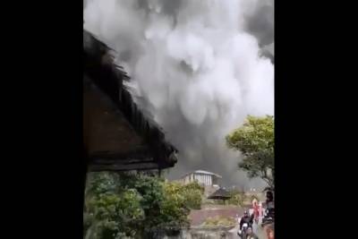 Έκρηξη ηφαιστείου στην Ινδονησία: Εκκενώθηκαν σπίτια (Βίντεο)