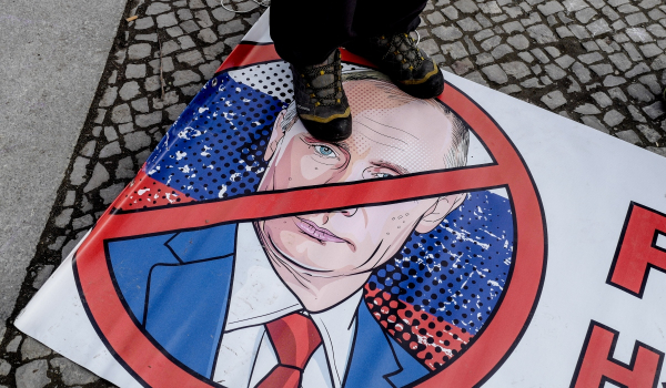Αποκλείονται από τη Δύση οι Ρώσοι καλλιτέχνες αν δεν αποκηρύξουν τον Πούτιν